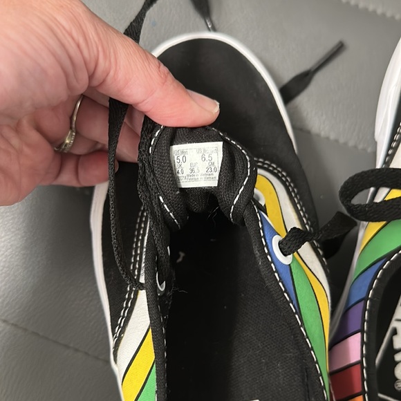 VANS Refract Rainbow Stripe Canvas Skate Shoes women’s 6.5 - Picture 6 of 7